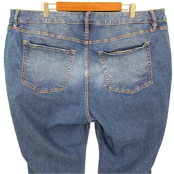 Lane Bryant Short Inseam Signature Fit Mid-Rise Straight Leg Jeans - Picture 10 of 15